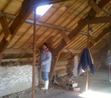 D&eacute;molition du haut du mur de refent.