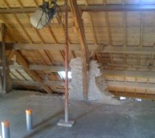 D&eacute;molition du haut du mur de refent.