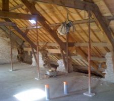 D&eacute;molition du haut du mur de refent.