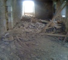 D&eacute;molition du haut du mur de refent.