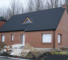 Avec un peu de retard la maison vue de l'extérieur