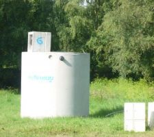 Cuve de recuperation d'eau de pluie 12m2,
qui servira a l alimentation en eau de la maison