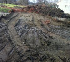 Premi&egrave;re partie du chemin cr&eacute;&eacute; avec les briques et deuxi&egrave;me partie creus&eacute;e !