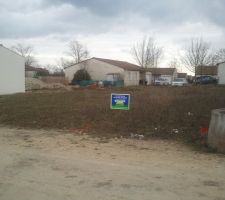 Le terrain viabilis&eacute;, notre constructeur, c'est parti pour l'aventure.