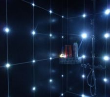 Led intégrées dans le mur de la douche