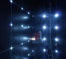 Leds intégrées dans le mur de la douche italienne parentale