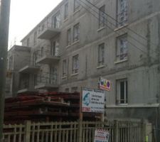 BAT A AVEC TOUTES LES FEN&Ecirc;TRES