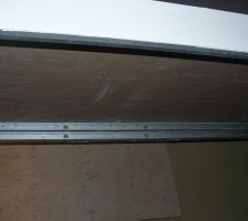 J'ai du consolider les rebords pour avoir du vissage pour les coins de finitions