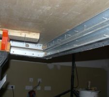 Et oui pas mal de vis et un poid un peut plus que prévus mais pas de soucis mon support peut largement supporter ce poids supplémentaire