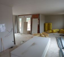 Salon séjour et le bureau qui n'est pas encore fermé