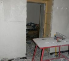 Mur cuisine menant au salon