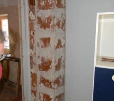 Chambre enfant. Conduit du poele.