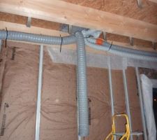 Avec les tuyaux de la vmc pass&eacute;s