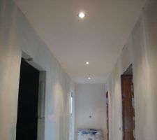 Plafond couloir nuit avec sous couche et spots au 18/02