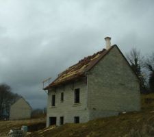 Lot N°30 ,la cheminée en place ,lundi c'est terminé.