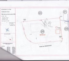 Plan du terrain : le nord est dans l'angle en haut &agrave; gauche, 
le terrain est en pente douce vers le haut du plan
