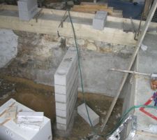 Arase de cave et mur de cave en cours