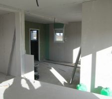 Vue sur la parie cuisine (semi-ouverte)