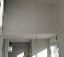 Depuis le salon, hauteur sous plafond de la mezzanine