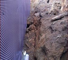 1.5 m de drainage seulement sur ce pignon de 8.5m du à un éboulement de terre
