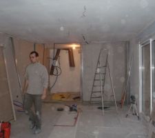 Pose de la cloison du cellier