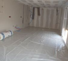 Pose de la bache sur le carrelage