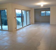 Premier jour de pose du carrelage du RdC