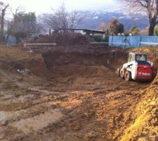 Décision est prise de faire appel à un ingénieur en béton. Verdict : radier sur toute la surface de la maison !