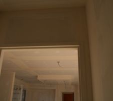 Fin du couloir, ouvrant sur la pi&egrave;ce de vie