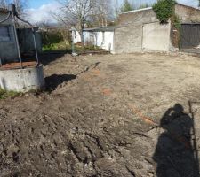 Et voil&agrave; notre petit terrain presque nu.