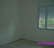 La Chambre(provisoire) de notre fille, il n'y a pas de flash, c'est la clarté à 13h avec les volets à demi ouvert