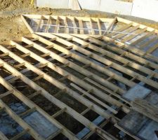 Ossature du plancher réalisé en chataignier.