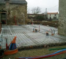 Autre vue de la plateforme avec les joints de dilataions pour faciliter le coulage de la dalle