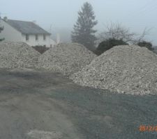 105 tonnes de pierres.