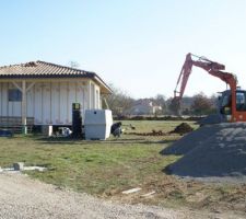 Fondation de la fosse septique et du filtre à sable drainé vertical avec pompe de relevage
