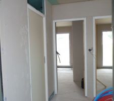 Sdb étage à gauche et les 2 chb (pignon au dessus du garage)