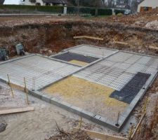 Premier rang de parpaings et preparation pour couler un beton de proprete