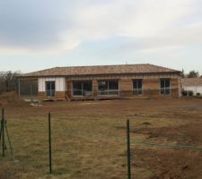 En trois jours le bardage a déjà changé de teinte, la bas a été posé vendredi et le haut plus clair lundi! incroyable