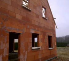 La façade Ouest équipé de ses appuies de fenetres