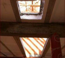 Ben oui, les maçons avaient oublier le conduit de cheminée !!
Pfff !!