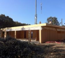 La façade sud pendant la pose du plancher du 1er