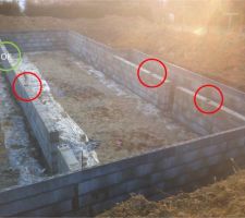 Pourquoi certains point de ferraillage ne sont pas remplis de béton ?