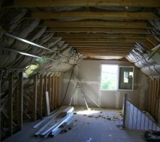 Il ne reste plus que la pose des plaques de platre, des cloisons, du parquet et des sanitaires