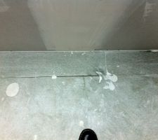 Découpe du plancher au millimètre près.