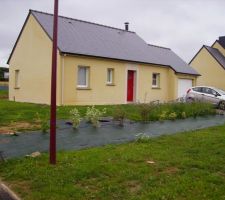 Face de la maison sud coté entrée et ouest une chambre