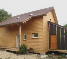 Face Est de la maison, le garage est en attente de recevoir le bardage