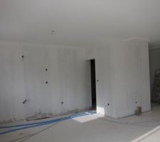 Plafond apr&egrave;s 2 couches - cuisine - cellier - entr&eacute;e