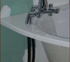 Coudes evitant dencastr&eacute; les robinets au mur