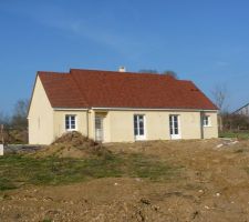 Vue d'ensemble de la maison extérieur fini