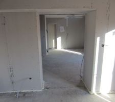 Vue du salon sur la salle à manger